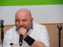 Mit Musik zur Menschlichkeit-VinziRast 8.03.2025